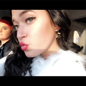 Meet your Posher, Elena